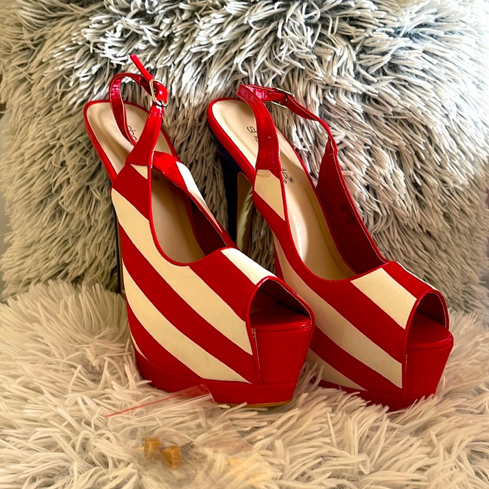 Hillary, size 10, red/white/blue